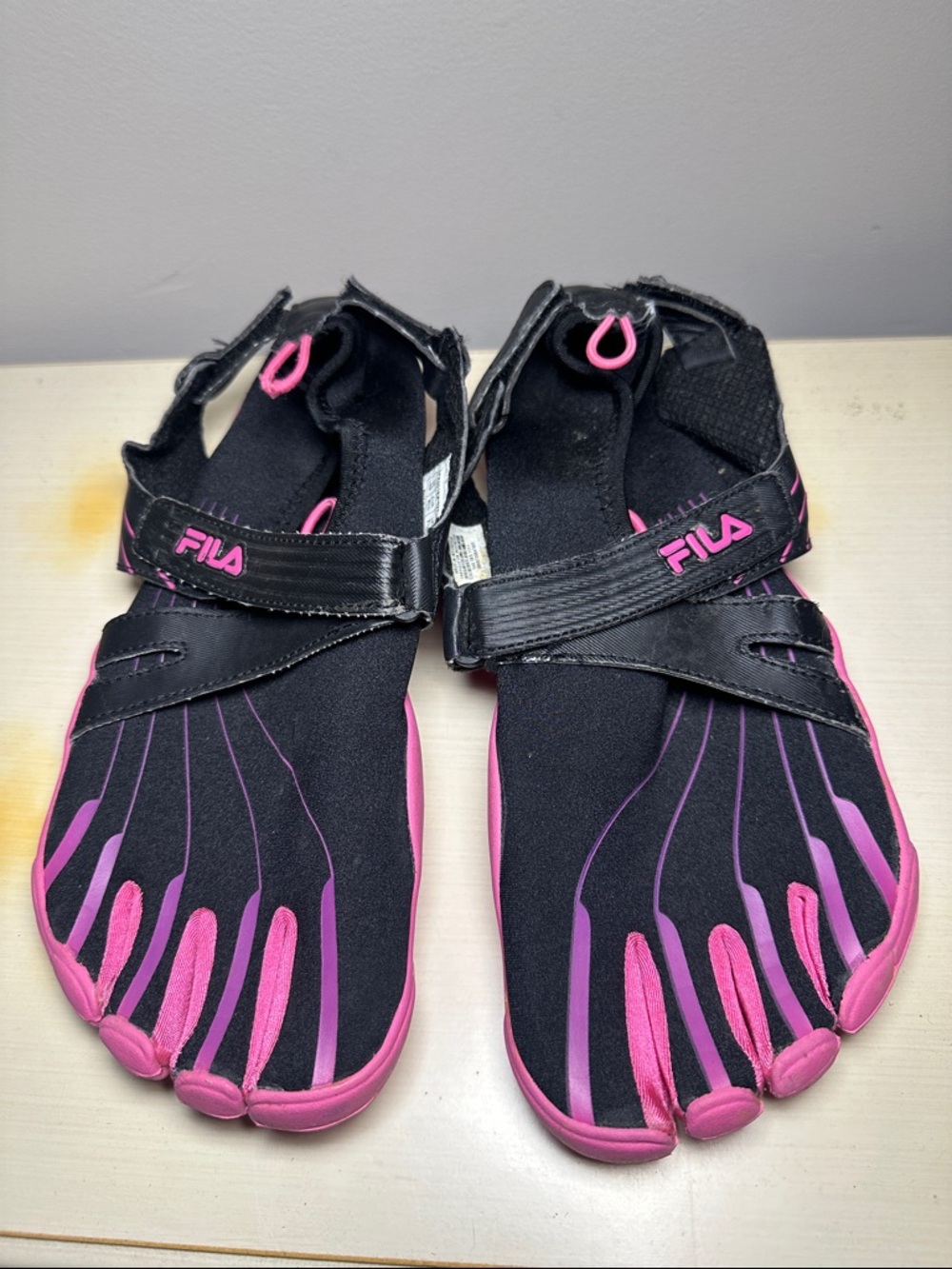 Fila skele-toes Athletic shoes Pink Accents Five-Toe Design